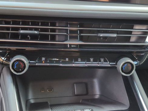 New 2026 Chevrolet Traverse LT w/ LPO, Floor Liner Package FWD image 24