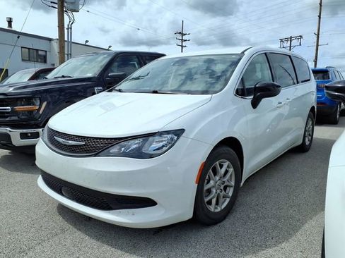 Used 2024 Chrysler Voyager LX FWD image 1