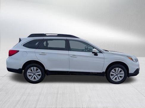 Used 2017 Subaru Outback 2.5i Premium image 8