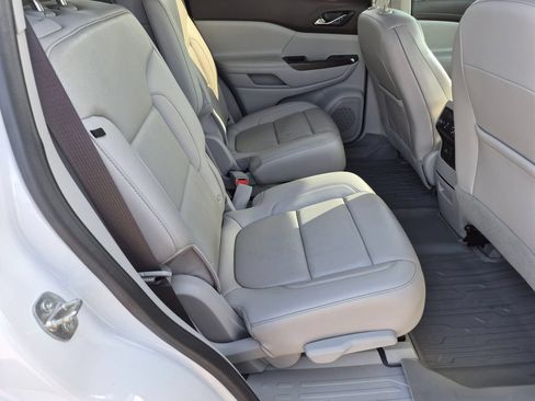 Used 2021 GMC Acadia SLT w/ Technology Package FWD image 19