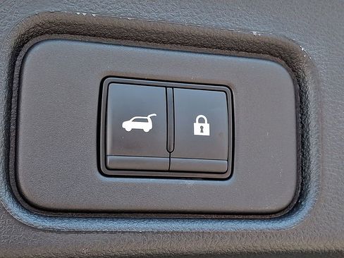Certified 2025 Nissan Pathfinder SV w/ SV Premium Package AWD/4WD image 34