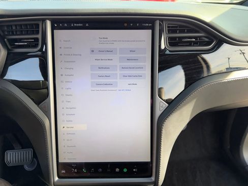 Used 2018 Tesla Model X 75D image 31