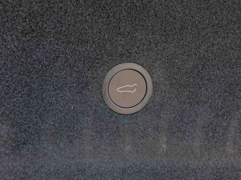 Used 2022 Tesla Model S image 25