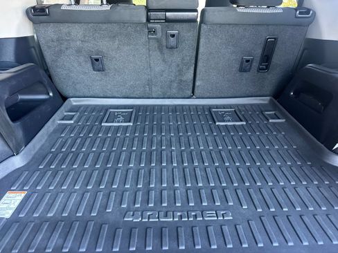 Used 2018 Toyota 4Runner SR5 AWD/4WD image 15