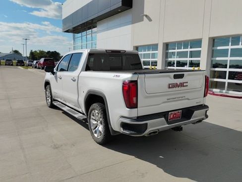 Used 2021 GMC Sierra 1500 SLT w/ SLT Premium Plus Package AWD/4WD image 5