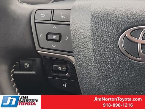 Used 2025 Toyota Camry SE image 29