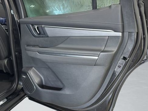 Used 2025 Buick Enclave Preferred image 32