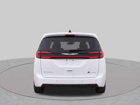 Used 2023 Chrysler Pacifica Touring-L FWD image 6