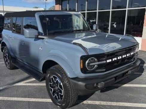 New 2025 Ford Bronco Outer Banks image 3