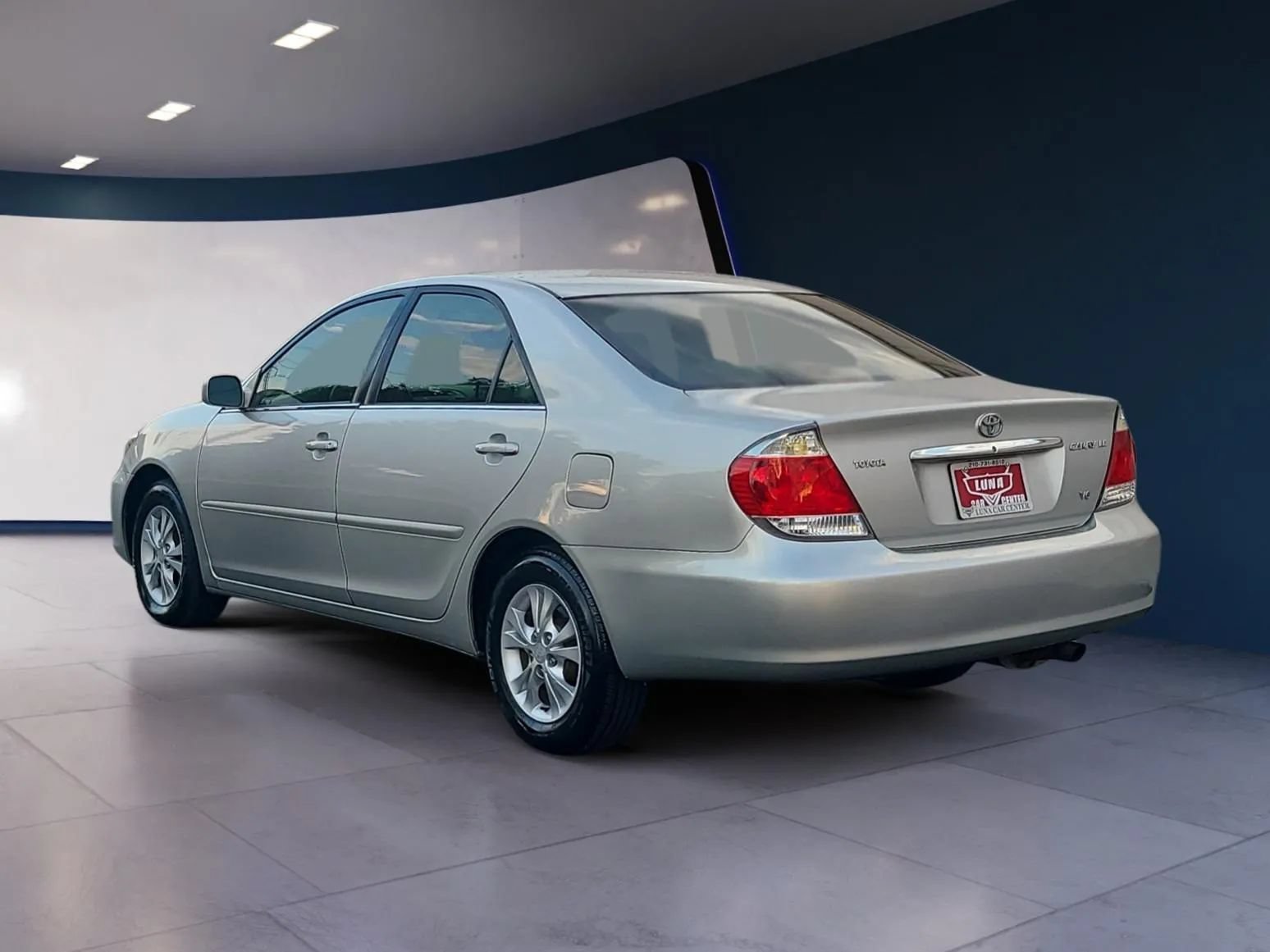 Used 2005 Toyota Camry XLE FWD image 3
