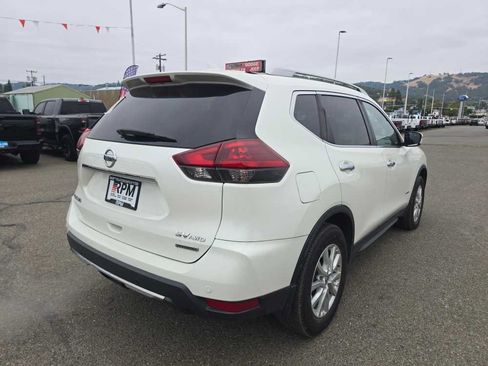 Used 2019 Nissan Rogue SV AWD/4WD image 3