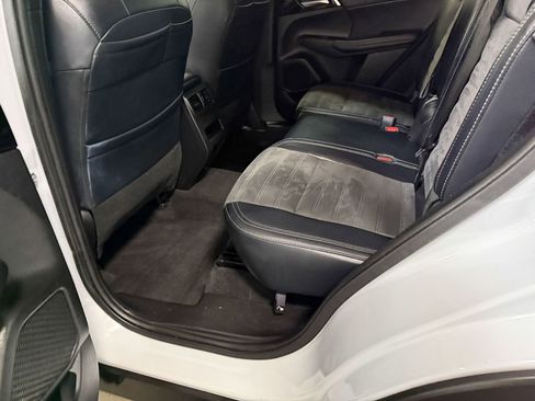 Used 2024 Mitsubishi Outlander SE image 47