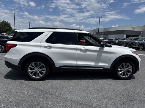 Used 2023 Ford Explorer XLT w/ Equipment Group 202A RWD image 8