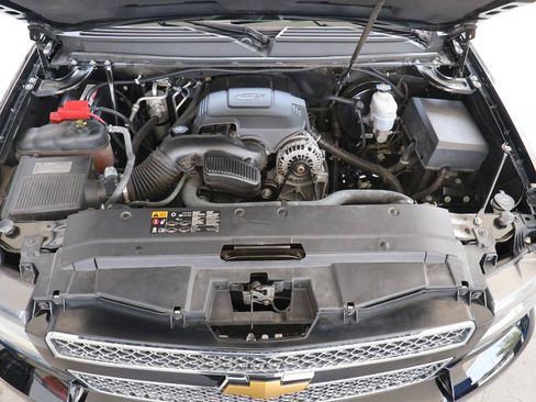 Used 2012 Chevrolet Suburban LTZ RWD image 12