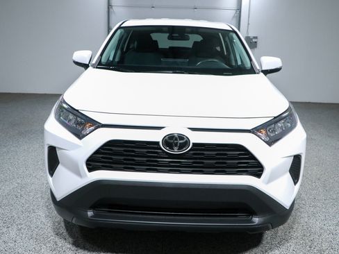 Used 2022 Toyota RAV4 LE FWD image 4