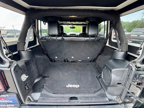 Used 2013 Jeep Wrangler Unlimited Sahara AWD/4WD image 16