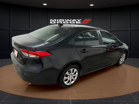 Used 2022 Toyota Corolla LE FWD image 4