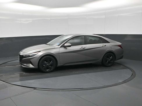 Used 2022 Hyundai Elantra SEL image 4