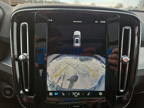 Used 2025 Volvo XC40 B5 Core image 21