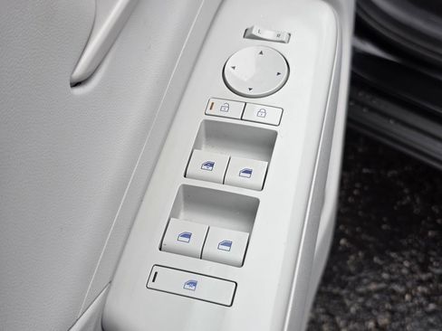 Used 2025 Hyundai Kona SEL image 16