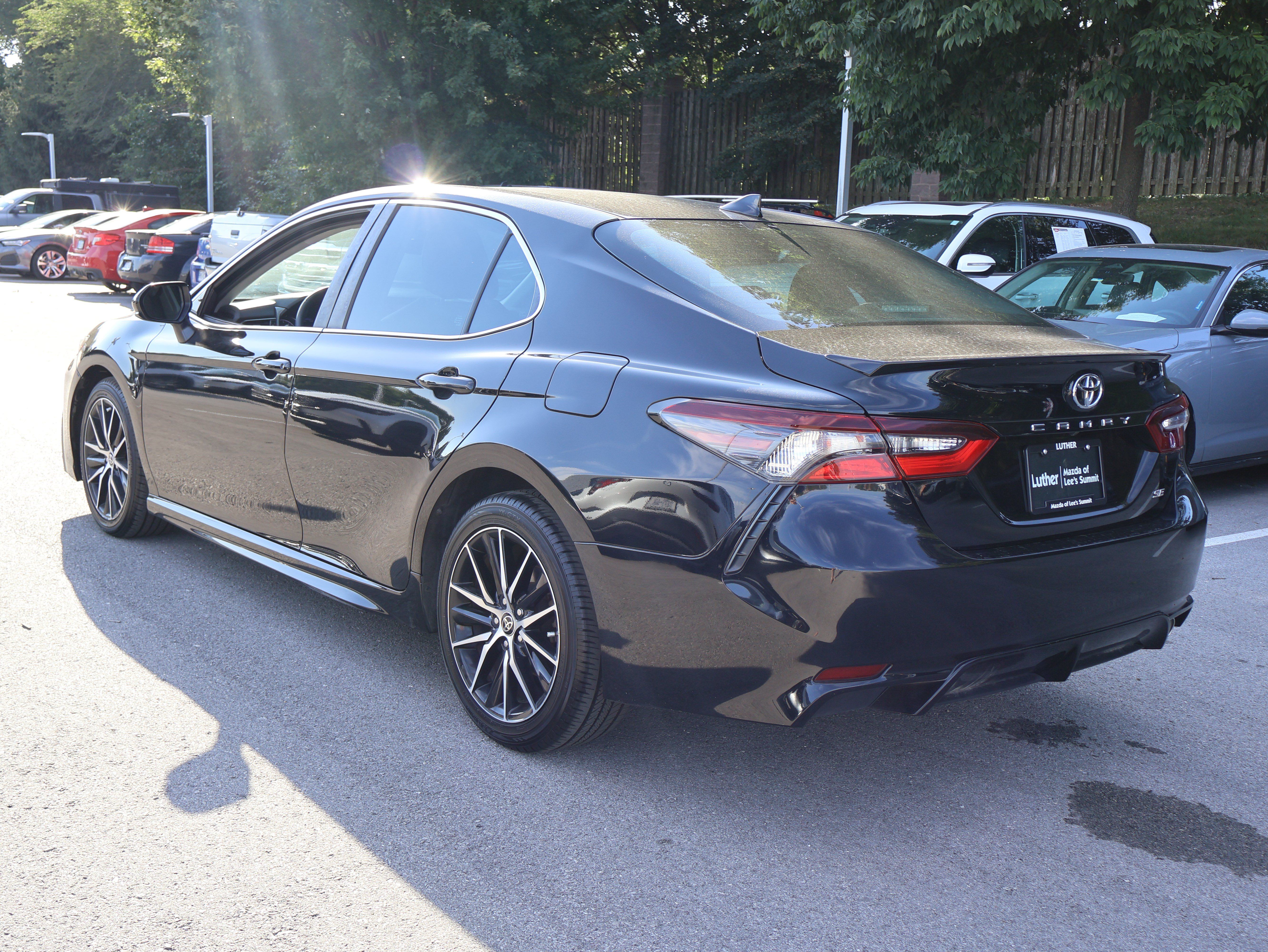 Used 2021 Toyota Camry SE FWD image 12