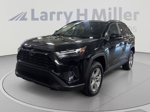 Used 2025 Toyota RAV4 XLE AWD/4WD image 1