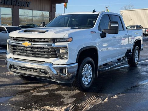 Used 2024 Chevrolet Silverado 2500 LT image 4