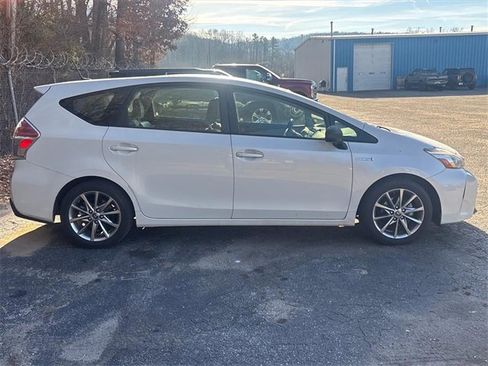 Used 2015 Toyota Prius V Five image 8
