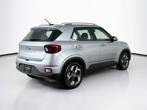 Used 2025 Hyundai Venue SEL FWD image 9