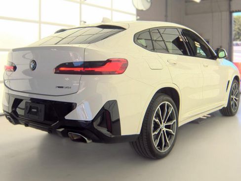 Used 2022 BMW X4 xDrive30i w/ Premium Package Essential AWD/4WD image 3