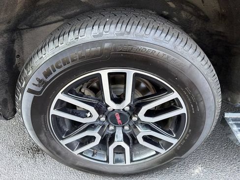 Used 2022 GMC Yukon XL AT4 w/ Technology Package AWD/4WD image 17