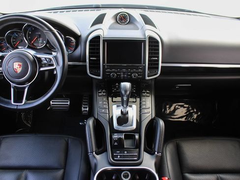 Used 2016 Porsche Cayenne AWD/4WD image 12