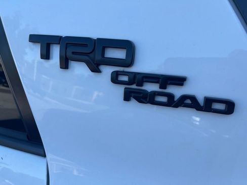 Used 2021 Toyota 4Runner TRD Off-Road Premium w/ Moonroof Package AWD/4WD image 15
