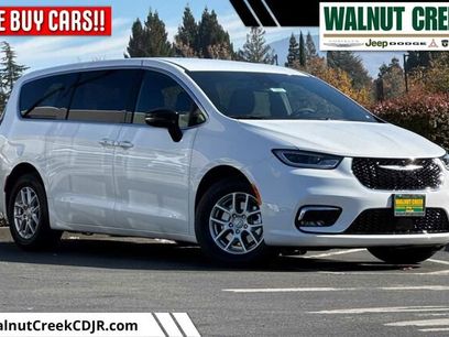 New 2026 Chrysler Pacifica Select