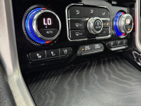 Used 2021 GMC Yukon Denali w/ Denali Premium Package image 28