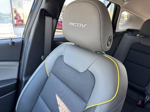 New 2025 Chevrolet Trax ACTIV w/ Sunroof Package FWD image 15