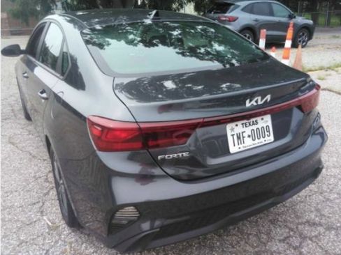 Used 2024 Kia Forte LXS FWD image 3