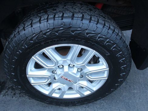 Used 2024 GMC Sierra 2500 SLT w/ SLT Convenience Package image 28