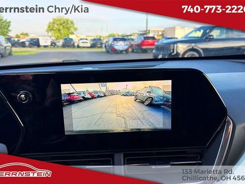 Used 2025 Chevrolet Trax LT FWD image 18