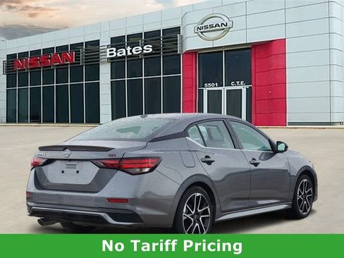 Used 2025 Nissan Sentra SR FWD image 4