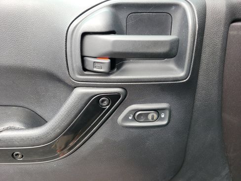 Used 2016 Jeep Wrangler Unlimited Sahara image 6