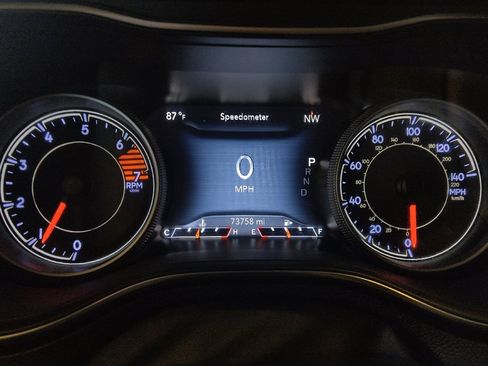 Used 2019 Jeep Cherokee Limited FWD image 23