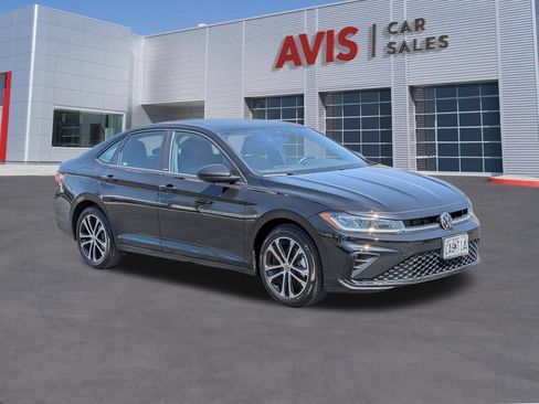 Used 2025 Volkswagen Jetta Sport FWD image 3