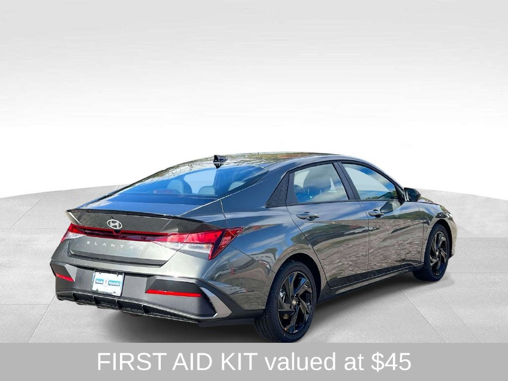 New 2026 Hyundai Elantra SEL Sport FWD image 4