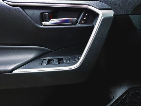 Used 2022 Toyota RAV4 XLE Premium image 18