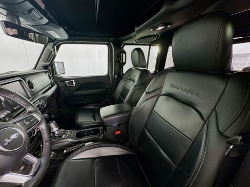 Used 2018 Jeep Wrangler Unlimited Sahara AWD/4WD image 22