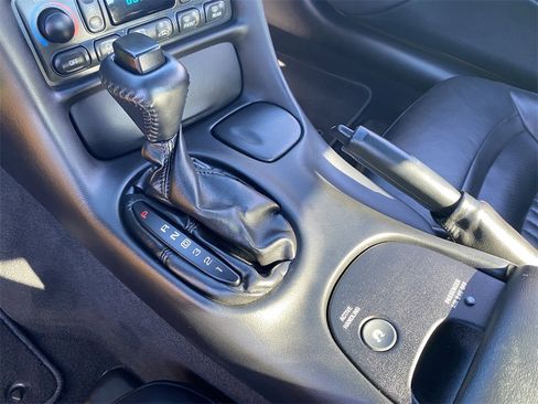 Used 2004 Chevrolet Corvette Coupe w/ Roof Package image 21