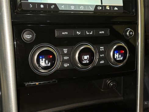 Used 2017 Land Rover Discovery HSE image 25