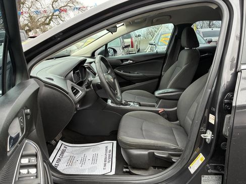 Used 2017 Chevrolet Cruze LT image 3