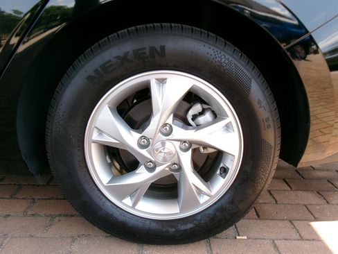 Used 2023 Hyundai Elantra SE FWD image 38
